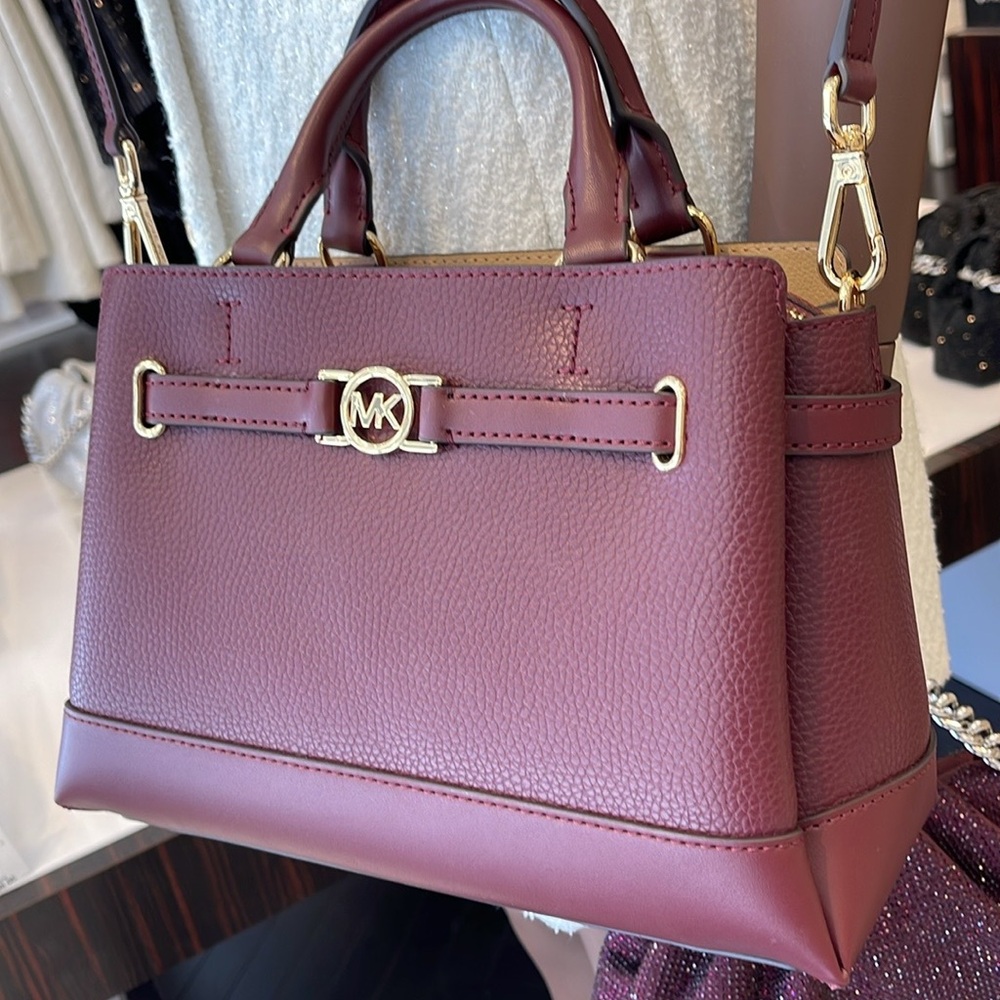 Michael Kors Reed Small Satchel Crossbody Center Zip Bag
Color: OXBLOOD 
NWT - Picture 4 of 16